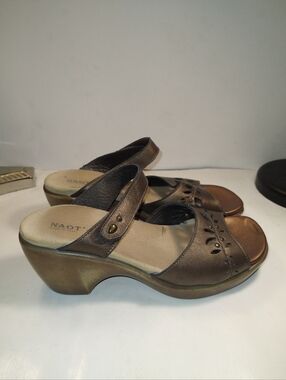 Naot Casual Slip On Two Strap Wedge Slide Sandals Women's sz 8(39).